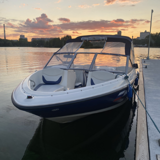 Boaty - прогулки на катере по Москве Boaty - прогулки на катере по Москве